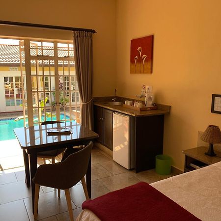Auberge Guest Lodge Mbombela ภายนอก รูปภาพ
